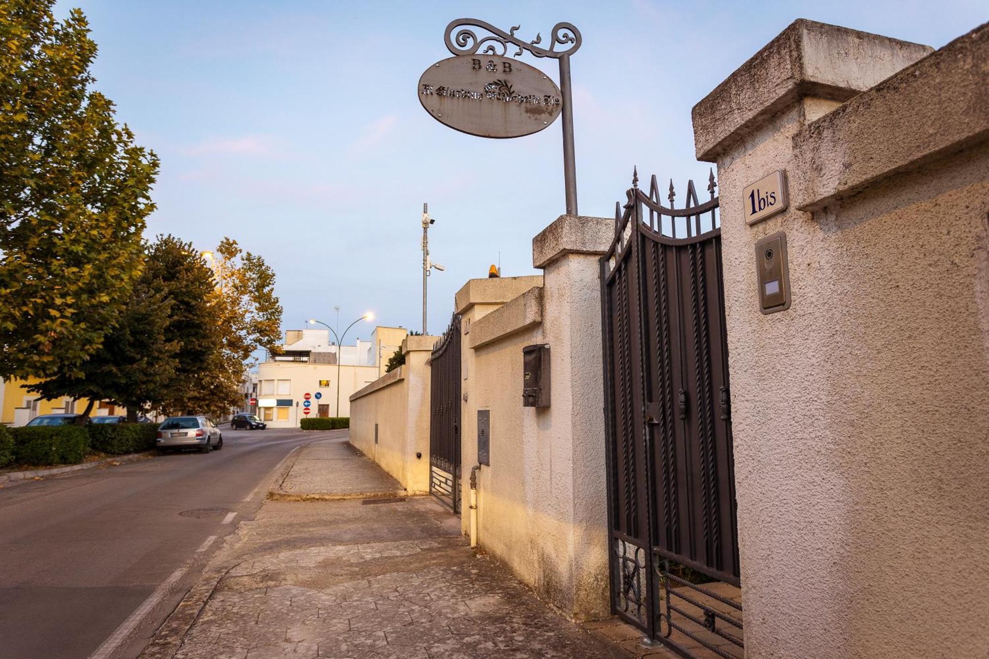 Villa Giardino Delle Zie: Charming Retreat with Half-Board Option Tricase Exterior photo